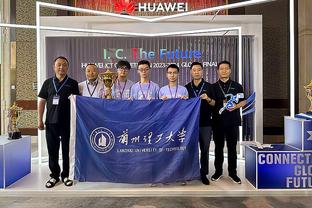 中国足球小将14队与意大利杯冠军曼城合影，小组赛曾惜败对手